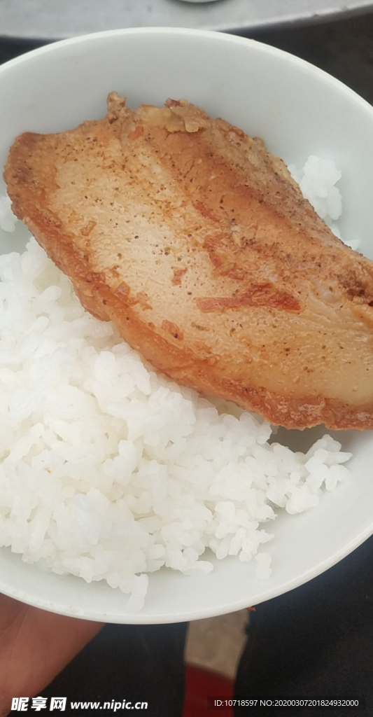 五花肉拌饭