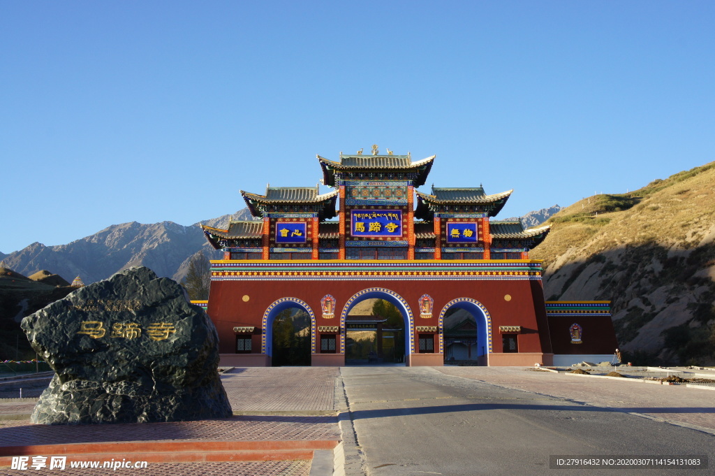 甘肃张掖马蹄寺