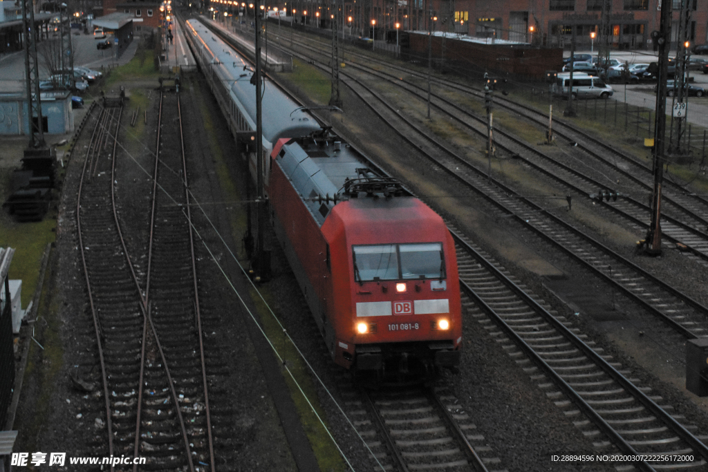 火车 Gleise 红色