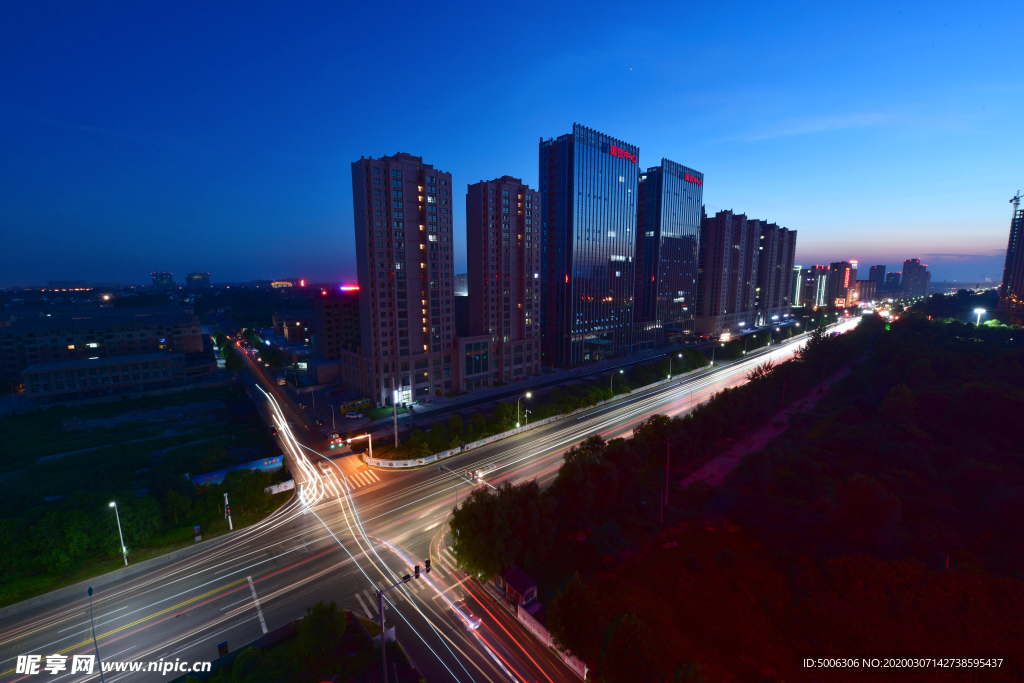 城市夜景照片
