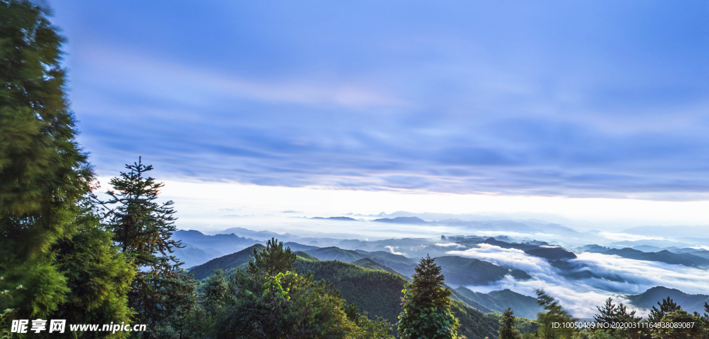 清晨铜钹山
