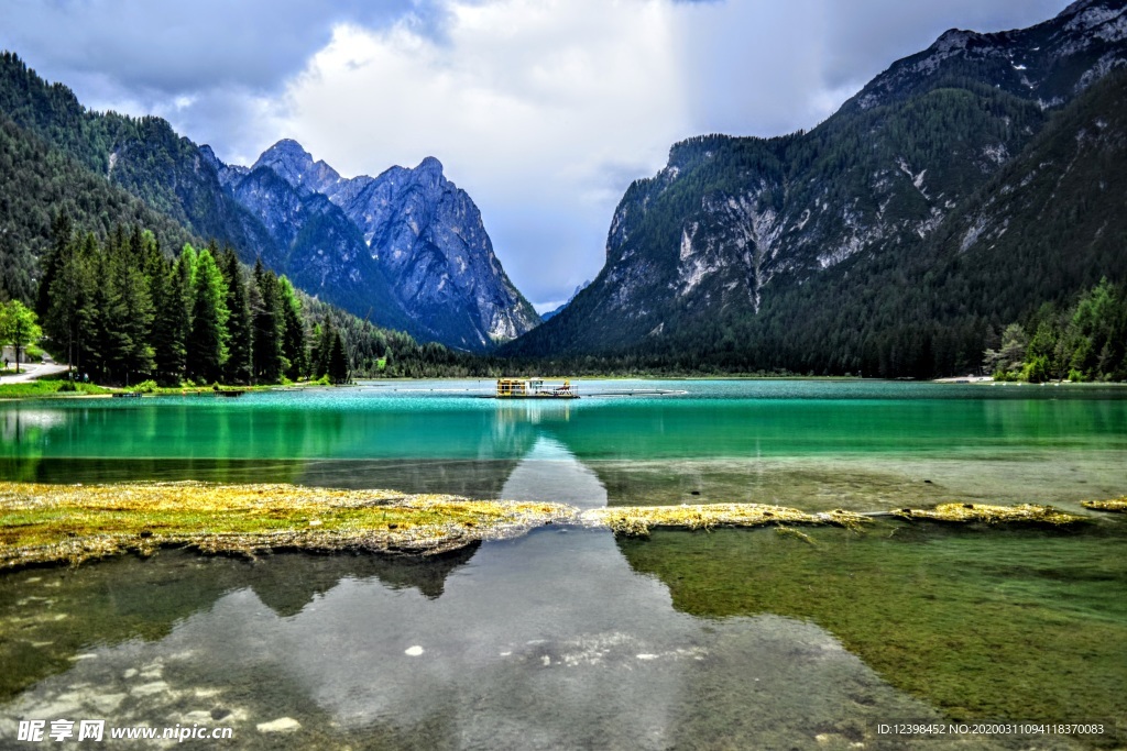 风景秀丽的山水美景