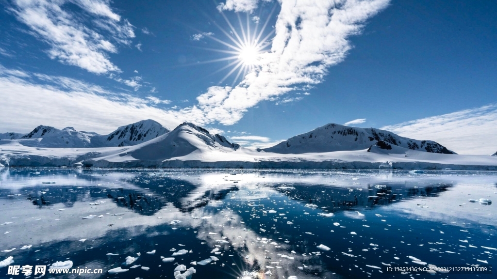 雪山天空云彩河流风景