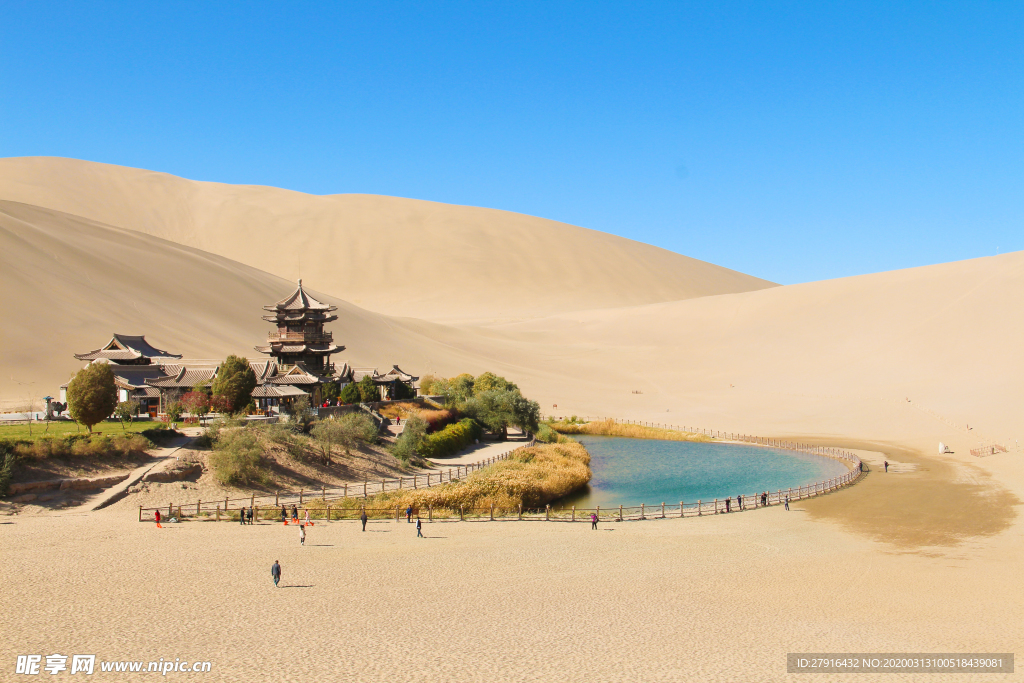 敦煌鸣沙山风景