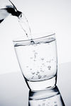 倒水