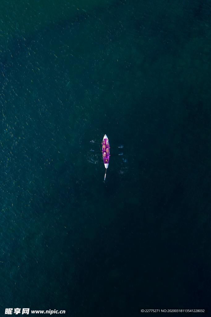 海上的小船