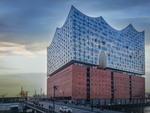 玻璃外墙波浪建筑景观