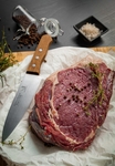 待切的牛肉与餐刀