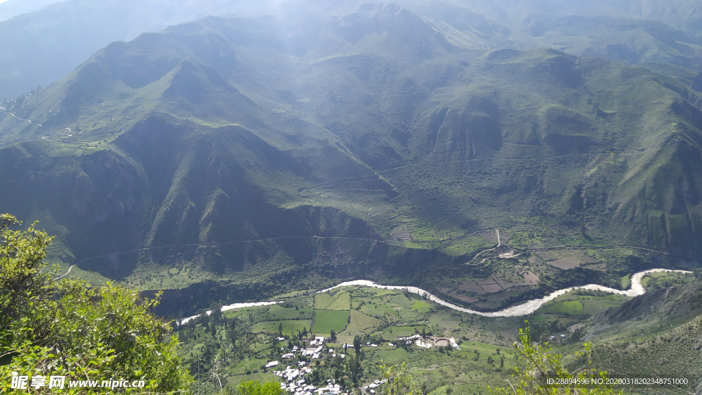 河流高山自然绿色景观阳光