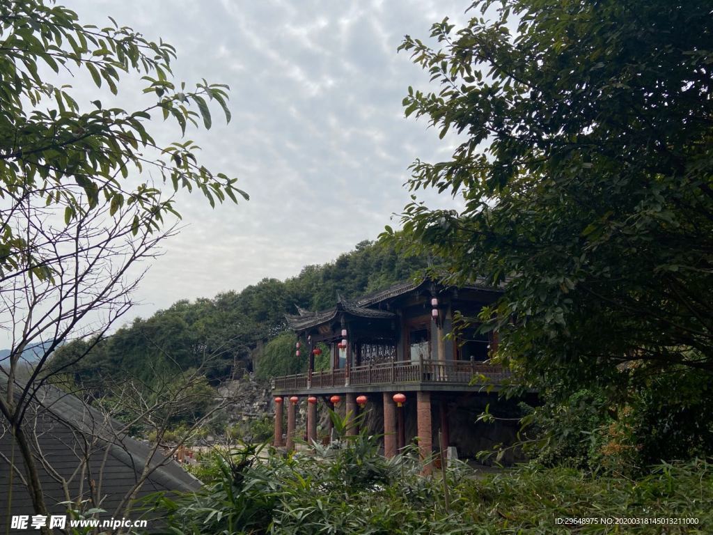 山庄  季节 市郊 郊区