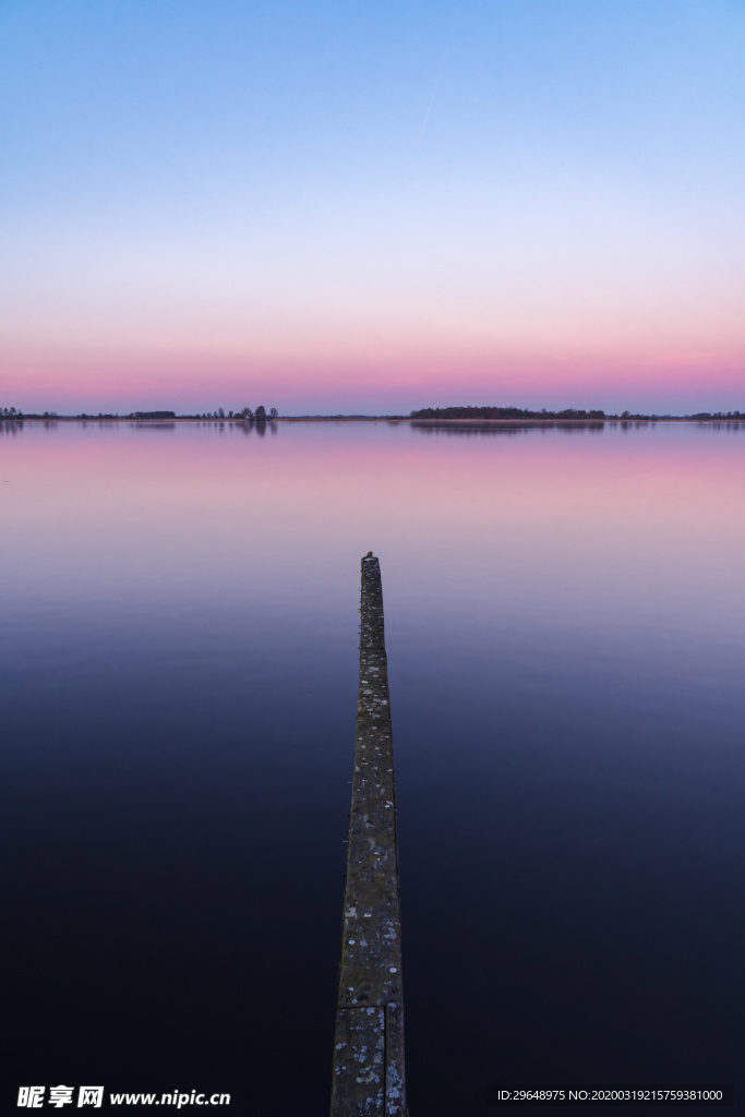 夕阳 黄昏 湖面小船 湖面夕阳