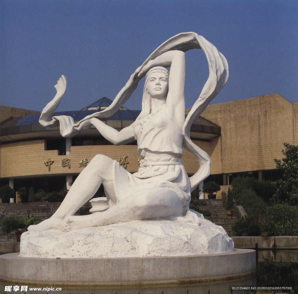 少女雕塑