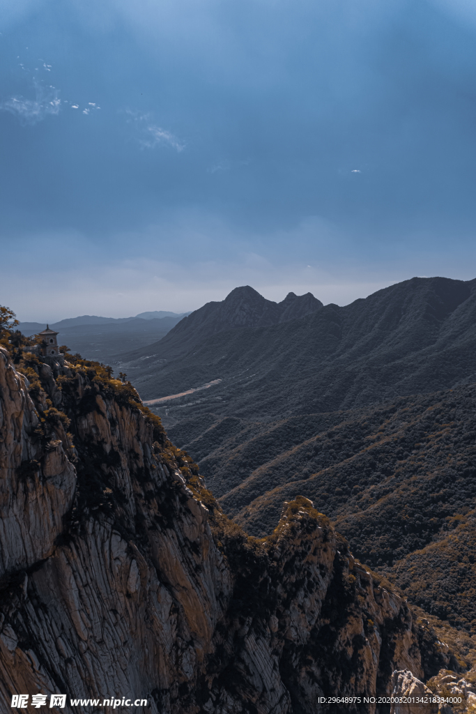 风景山田园 天空 光影 乡村道