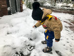 玩雪的小孩
