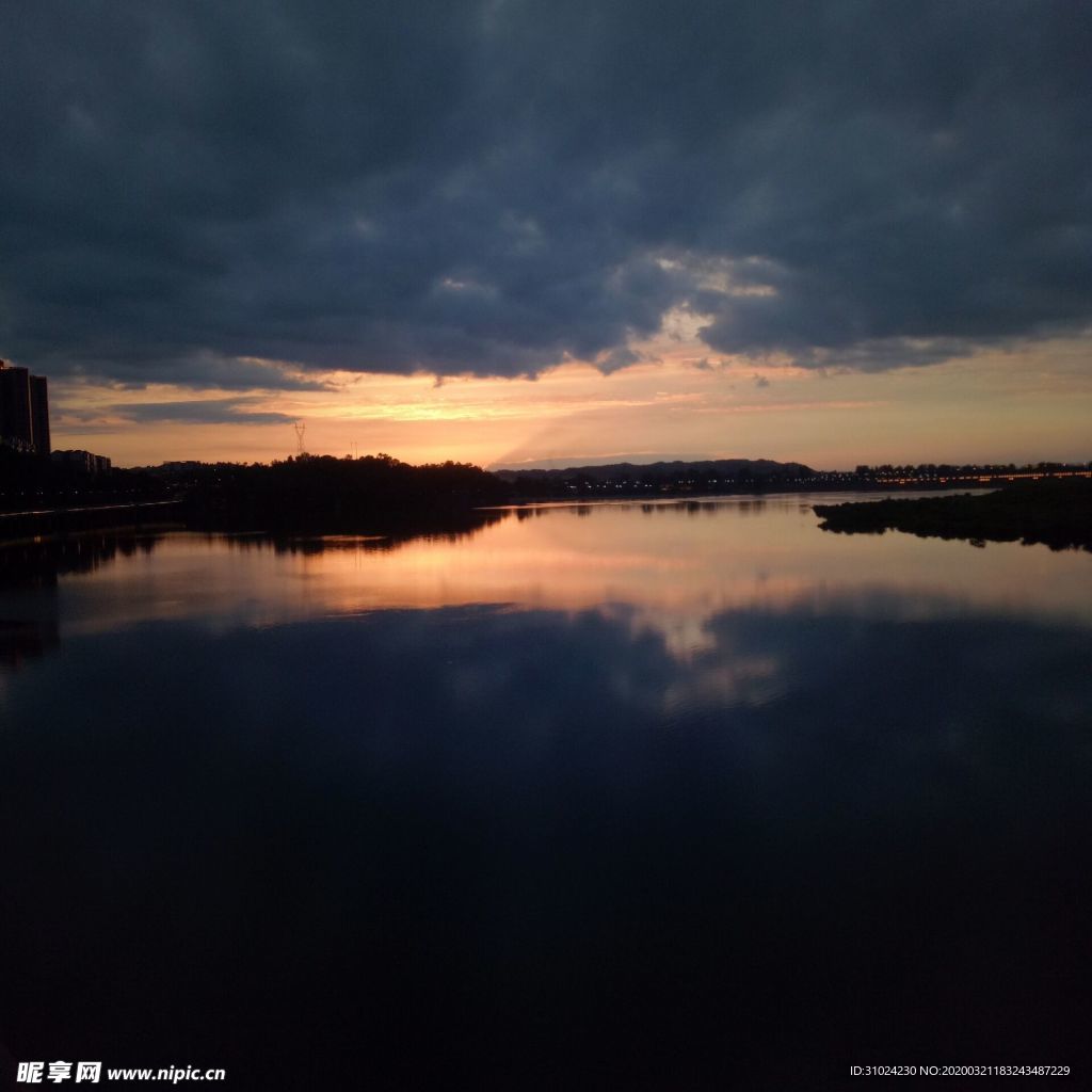 晚霞