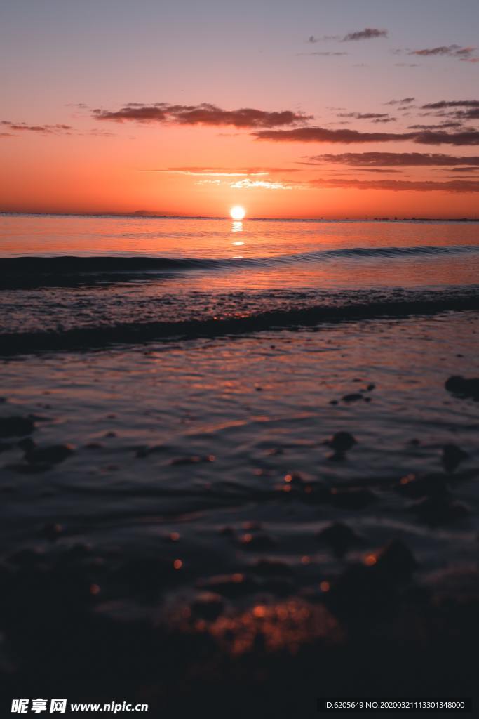 海上夕阳日出景色