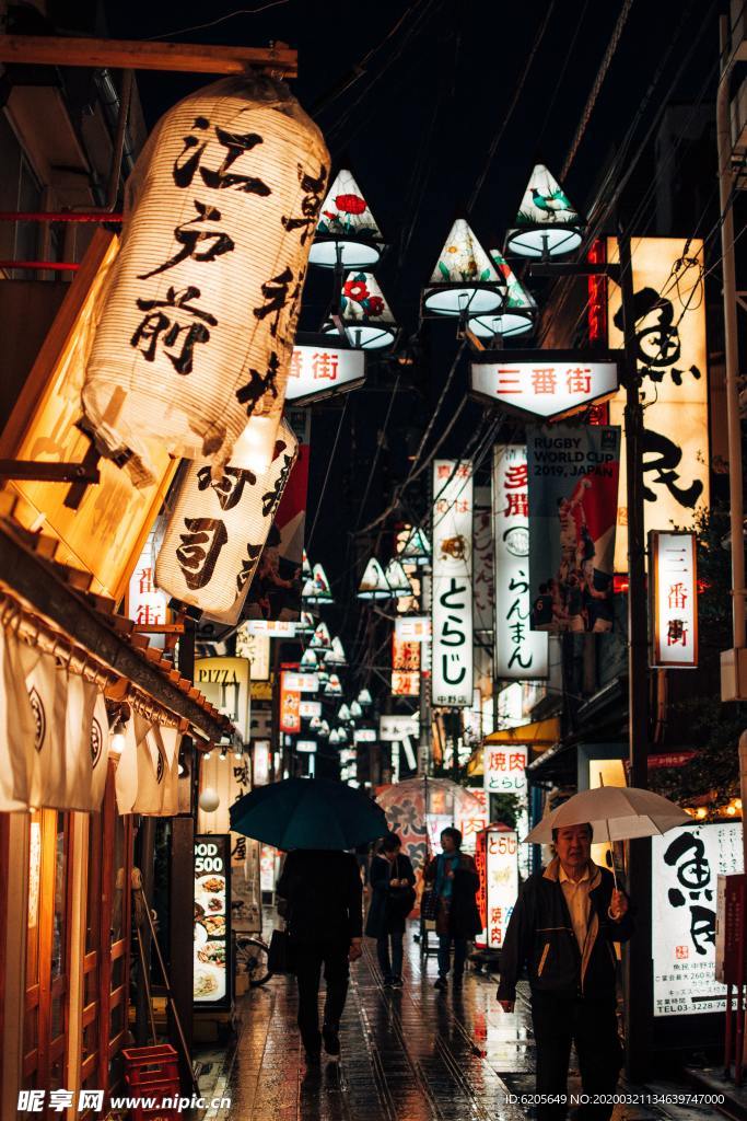 日本街道夜市夜景