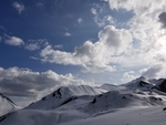 蓝天白云雪山