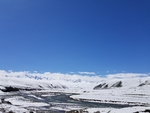 蓝天白云雪山