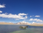 蓝天白云湖水
