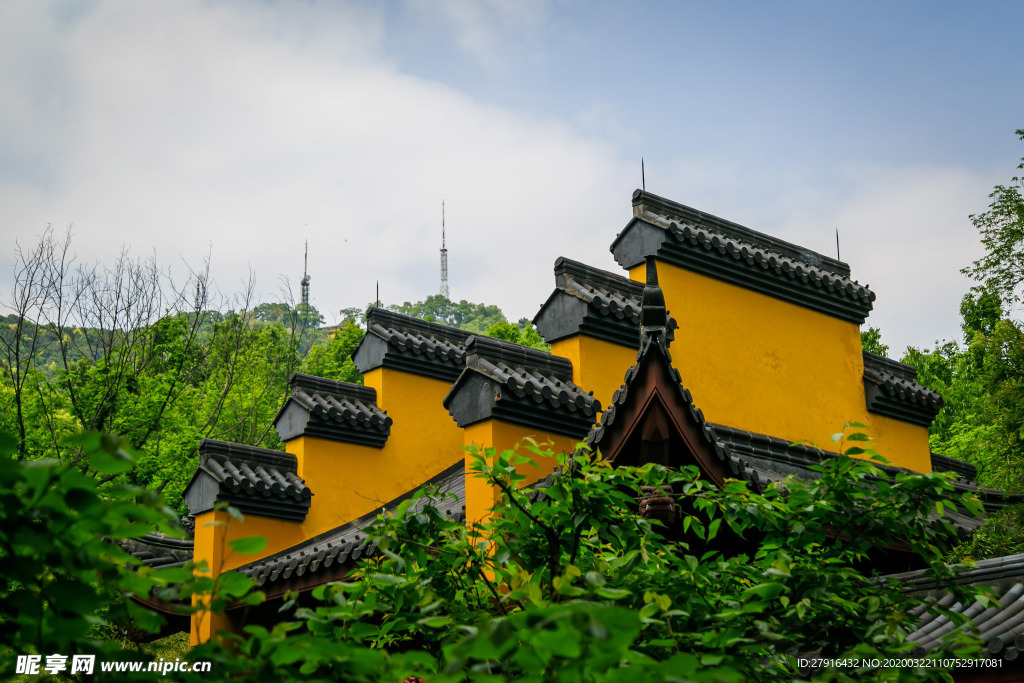 杭州山中的灵隐寺