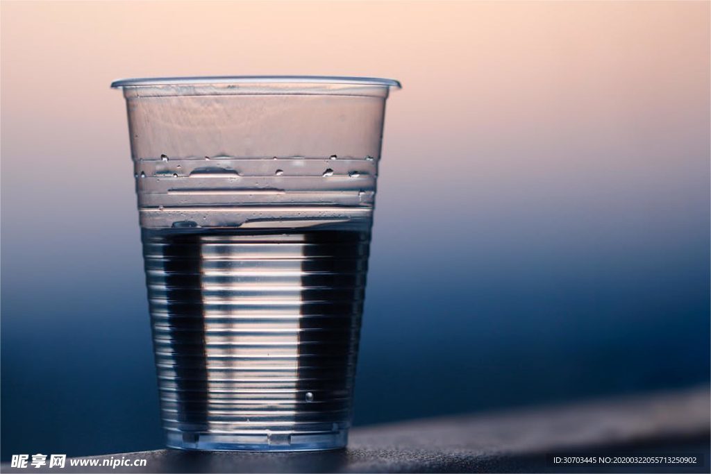 水