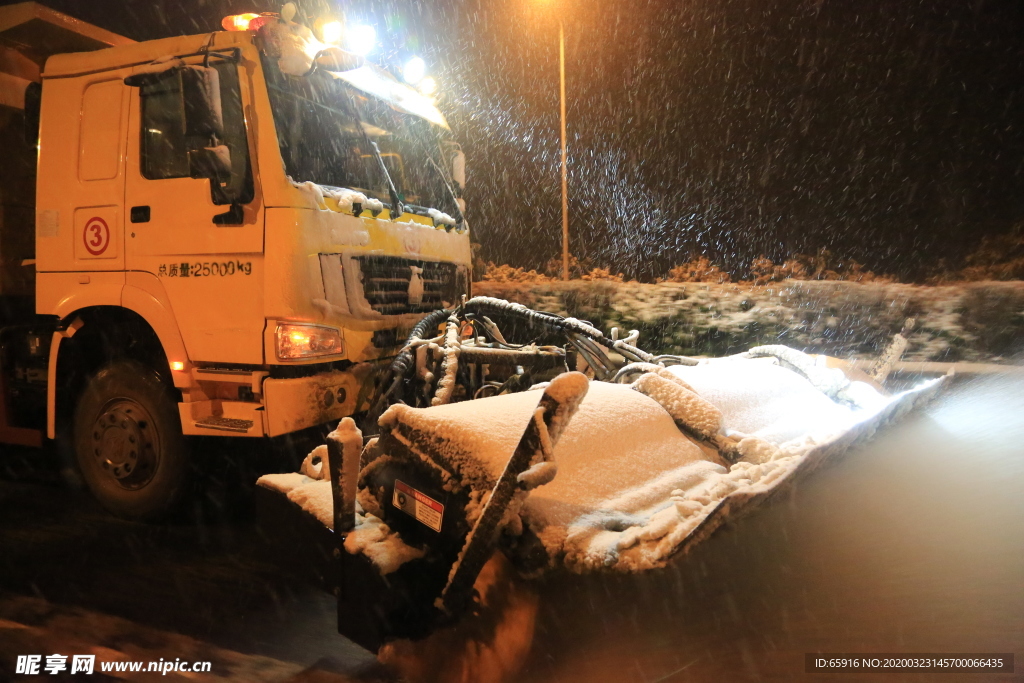 铲雪车