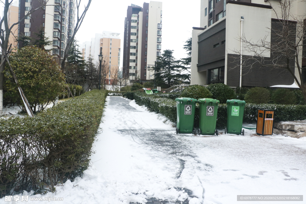 小区雪景