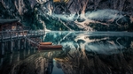 山间湖水木屋木船风景