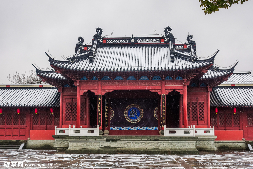 雪中浙江海宁盐官古城景区