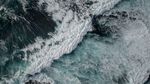 海洋海浪冲刷海水壁纸