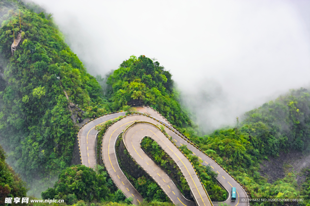 张家界盘山路