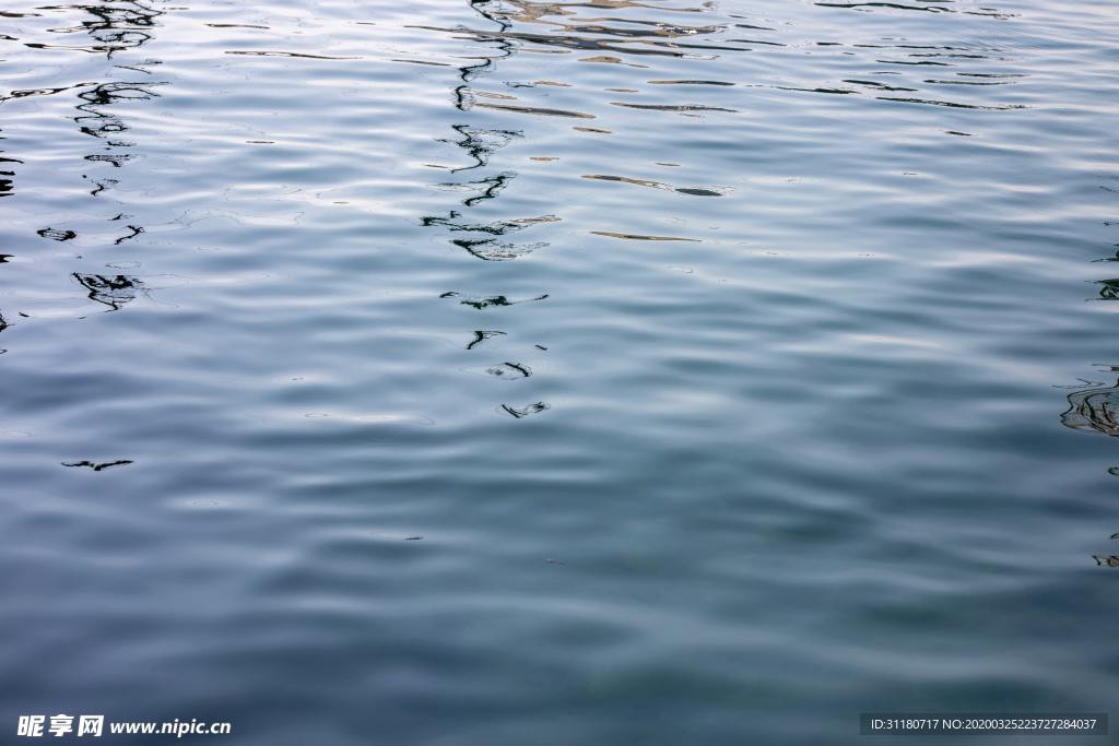 湖水