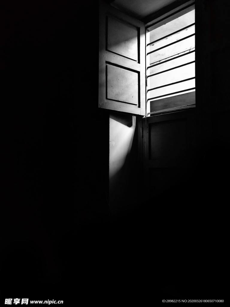 黑白窗户图片