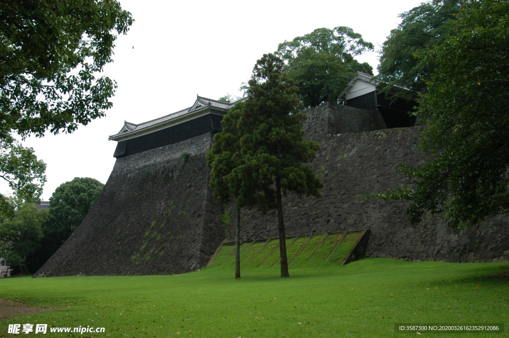 古建屋脊