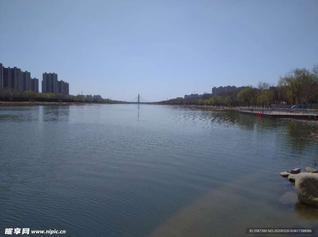 水面 湖面 河面 河岸摄影图片