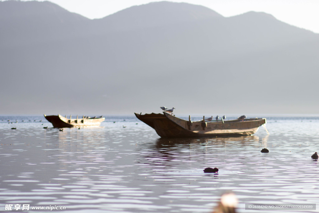 小船泸沽湖风景图片