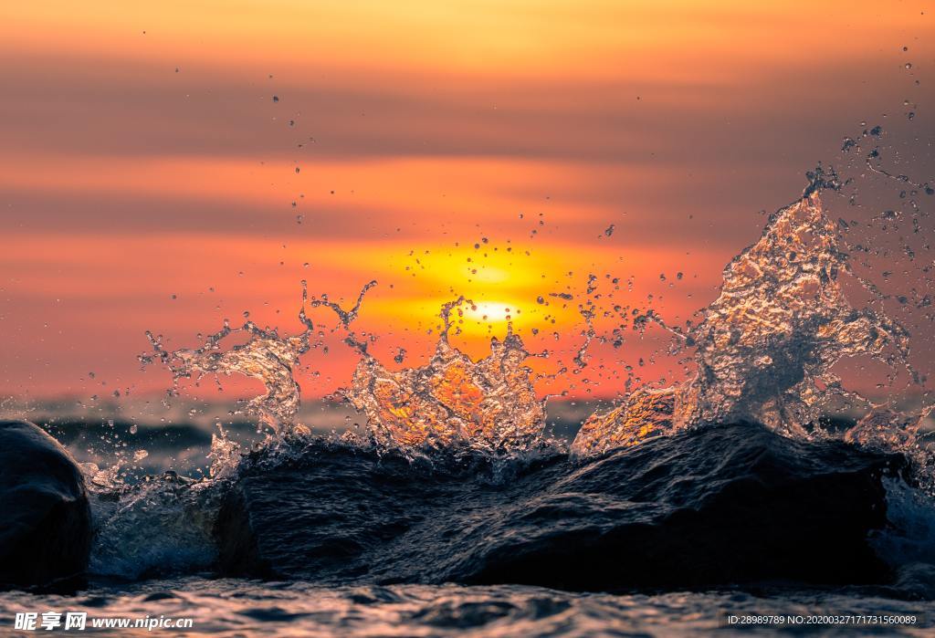 夕阳浪花