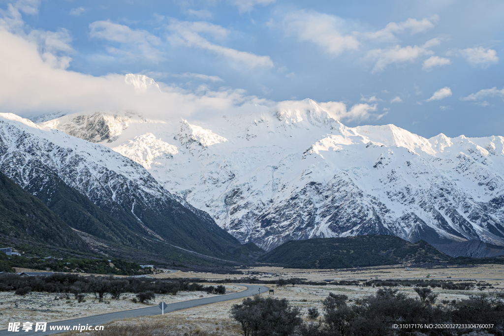 雪山的早晨