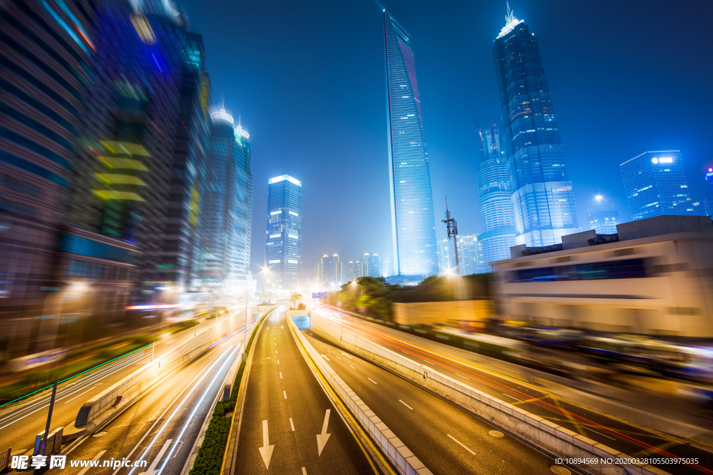 城市道路夜景