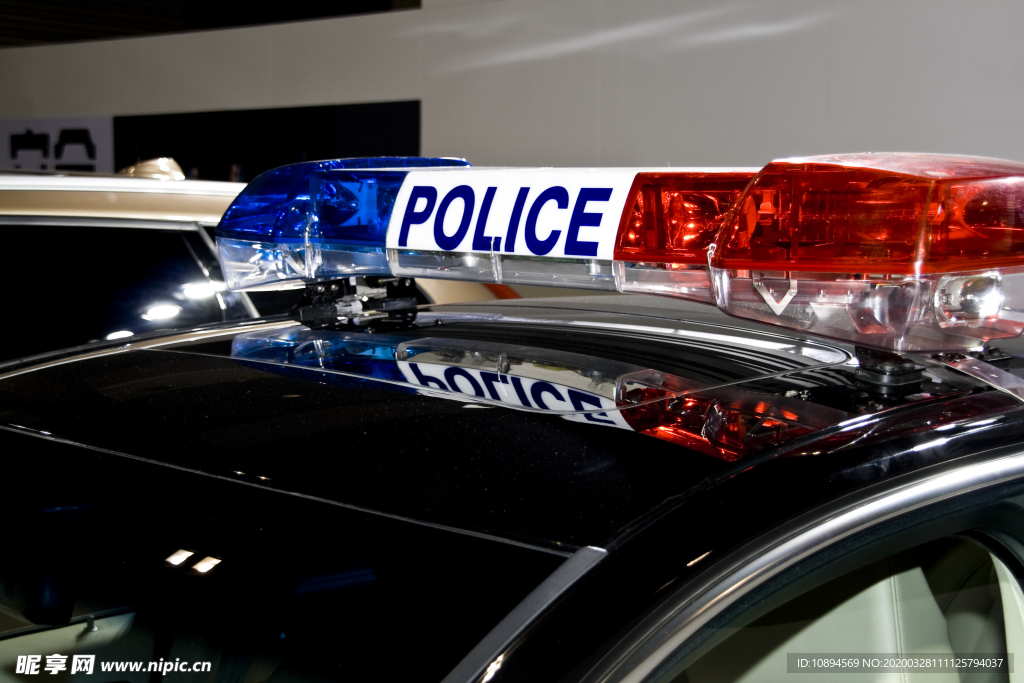 警车