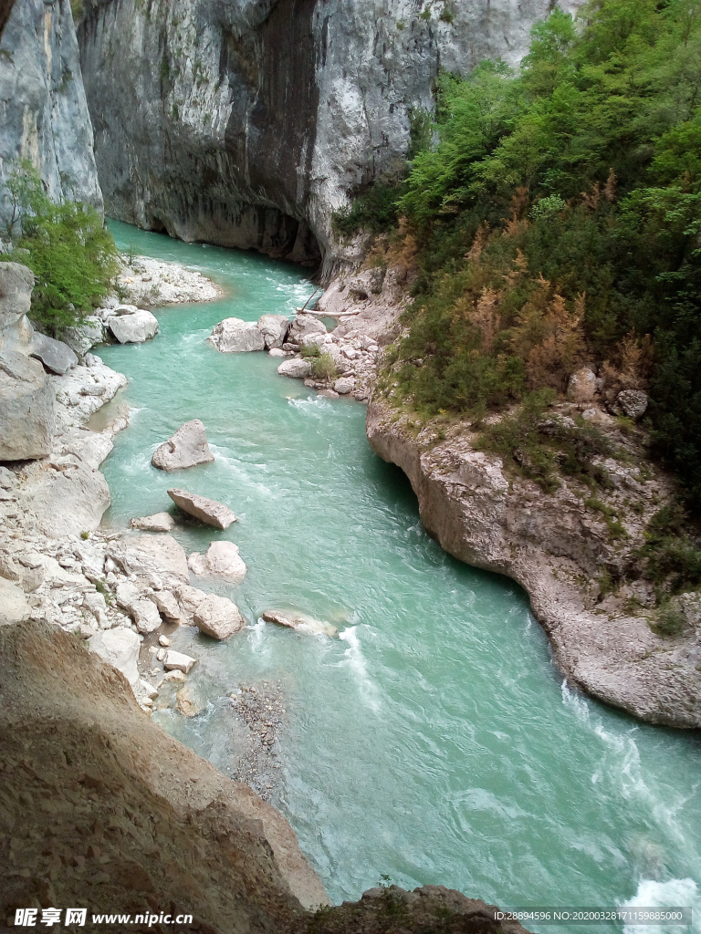 绿松石水三峡河