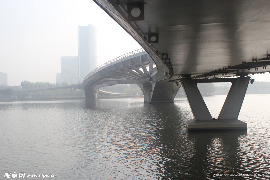 城市建筑步行桥