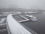 雪中的步行桥