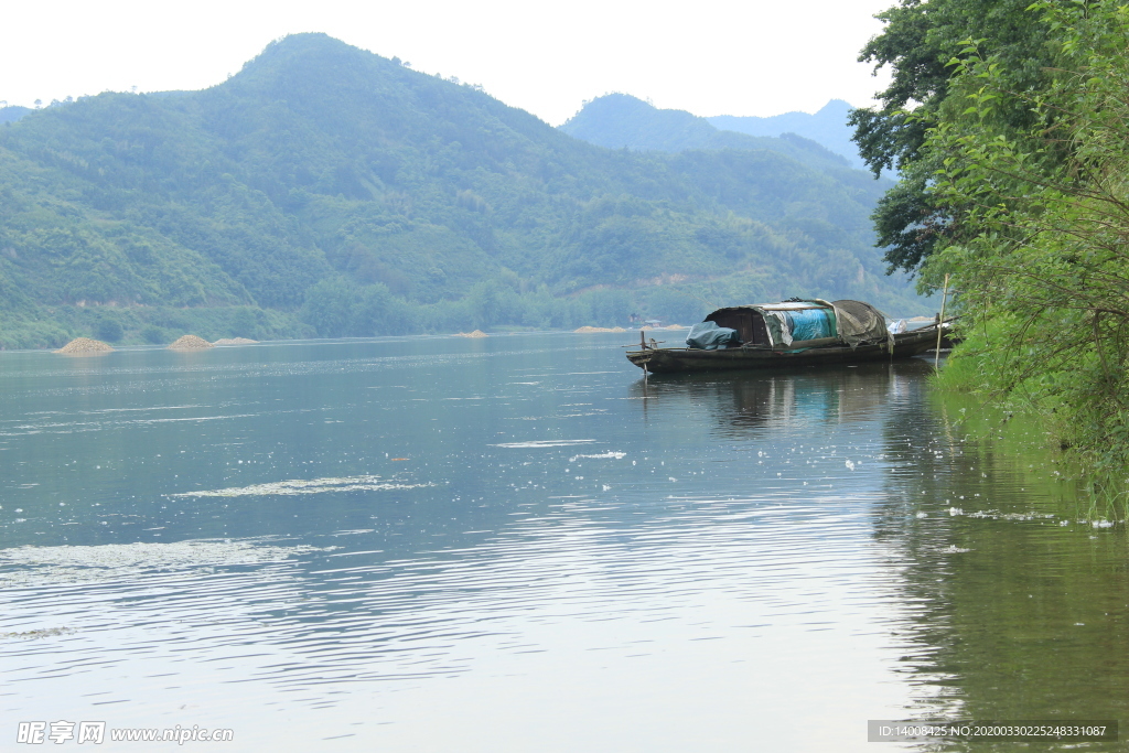 小船河流