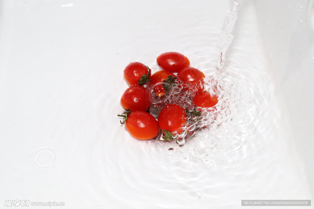 水中小番茄