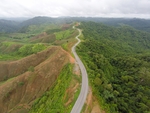 俯视曲折的山路