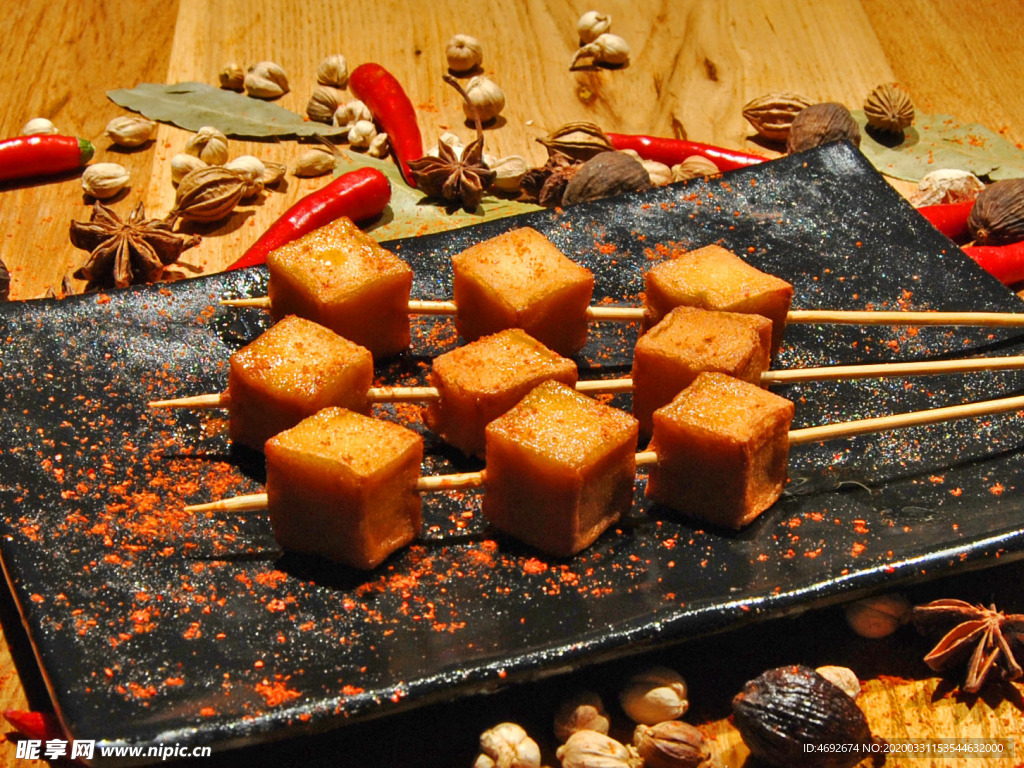 重庆人吃烧烤必点的苕皮豆干，加入酸萝卜、肉沫等，味道一绝_哔哩哔哩_bilibili