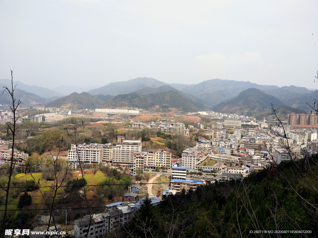 大山里的县城