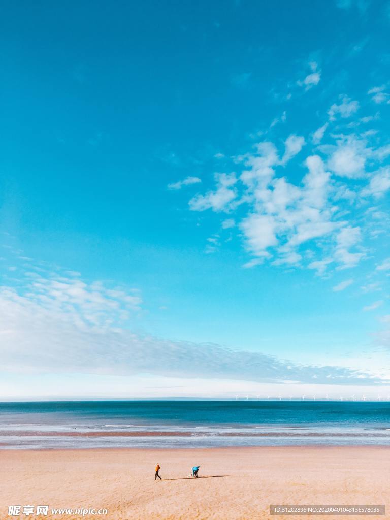 海浪海边蓝天云彩沙滩